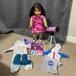 American Girl Doll - LUCIANA VEGA- Girl Of The Year 2018 - Book + Accessories!
